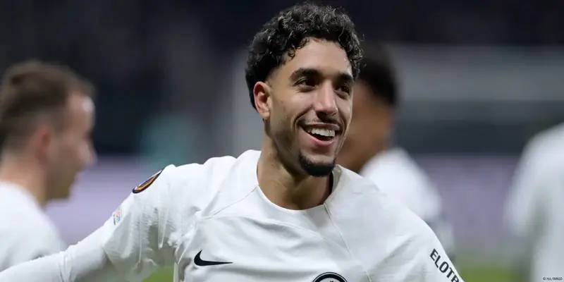 Omar Marmoush trở thành tân binh đắt giá nhất lịch sử Man City: Cú hích mới cho tham vọng bá chủ 3 Bước ngoặt sự nghiệp! Omar Marmoush gia nhập Man City với giá kỷ lục – sẵn sàng khẳng định tên tuổi trên sân cỏ nước Anh!