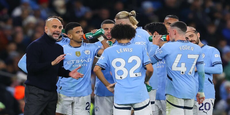 Hàng Thủ Man City Báo Động Đỏ - Guardiola Đối Mặt Thách Thức Lớn 3 HLV Guardiola đang tìm kiếm những giải pháp ngắn hạn cho MC