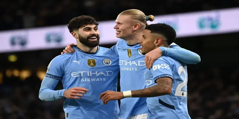 Man City và Cuộc Đua Đầy Tham Vọng Tại Ngoại Hạng Anh 4 Sân Etihad ngày càng hiện đại với khoản đầu tư 300 triệu bảng, khẳng định tham vọng lâu dài của Man City