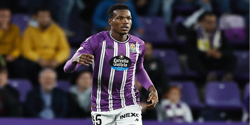 Hành Trình Của Abdulai Juma Bah - Từ Tiệm Bánh Đến Man City 4 Abdulai Juma Bah và tương lai đang bỏ trống