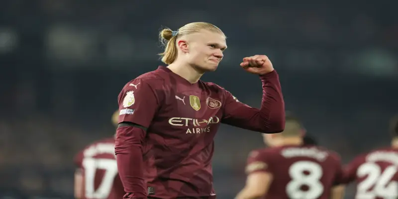 Man City và Cuộc Đua Đầy Tham Vọng Tại Ngoại Hạng Anh 3 Erling Haaland – biểu tượng mới của sức mạnh Man City tại Ngoại hạng Anh, với bản hợp đồng lịch sử trị giá 240 triệu bảng