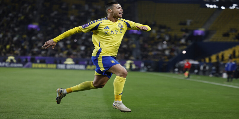 Cristiano Ronaldo Tuổi 40 - Huyền Thoại Không Có Hồi Kết 2 Ronaldo với những pha di chuyển quen thuộc – nhạy bén, tốc độ và đầy bản năng